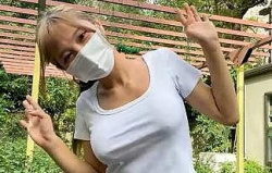 【エロ動画 素人】 女性Youtuberさん、ノーブラ散歩で乳首が透けてビンビンｗｗｗｗｗの画像