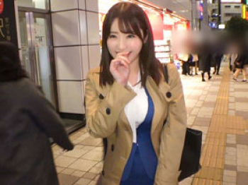 Fカップ美人OLをナンパ！男優に跨り自ら腰を振り巨乳を揺らしながらセックスに夢中！の画像