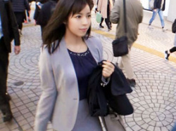新宿でナンパした素人ＯＬをホテルに連れ込みスーツ着衣セックス！の画像