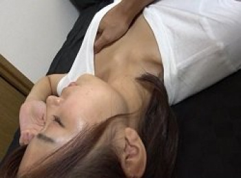 兄の結婚式のため上京した24歳沖縄出身若妻が民泊睡眠痴漢されるHな姿の画像