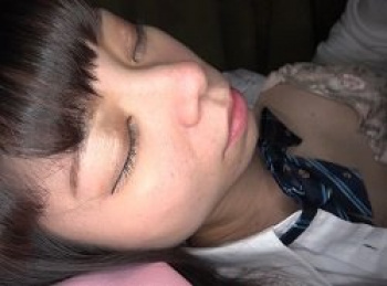 某ライブ配信サイト女子が偽スカウトと知らず面接受け睡眠痴漢されるHな姿の画像