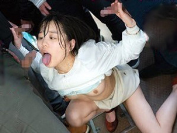 【水卜麻衣奈】バスで鬼畜集団に囲まれ強力媚薬を飲まされカラダの疼きが止まらず自らチンポを求める雌犬に!大勢の前でチンポをハメられ白濁マン汁と潮を撒き散らしながら絶頂を繰り返す!の画像