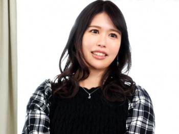 【藤美なつな】性欲が強すぎる上にストレスはSEXで解消したい豊満妻がモラハラ夫に反発してAVデビュー。服を脱いでランジェリー&パンスト。ムチムチボディをジックリ視姦しちゃいます。の画像