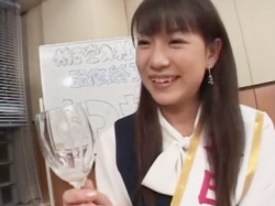 【森下くるみ】新人歓迎会でお酒の代わりにザーメンを飲まされそうになる美人OLの画像