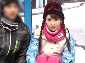 マジックミラー号で新婚２ヶ月の素人妻を激イカセ⇒寝取り真性ナマ中出し！の画像