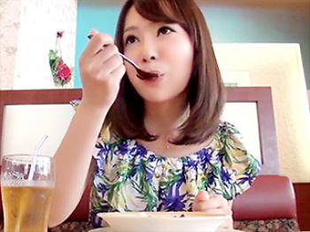 街中に待ち伏せ素人さんを突撃ハント！色白＆美脚な敏感ボディを激ハメっ♪の画像