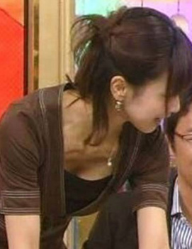 加藤綾子 ゆるゆるの胸元からヤバすぎるだろｗｗｗｗｗｗｗｗｗｗｗｗｗｗｗｗｗｗの画像