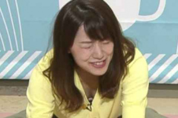 尾崎里紗アナ、おっぱいの谷間が最高でしょｗｗｗｗｗｗｗｗｗの画像