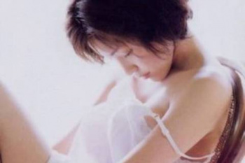 麻生久美子！おっぱいの谷間がでかすぎるｗｗｗｗｗｗｗｗｗｗｗｗｗの画像