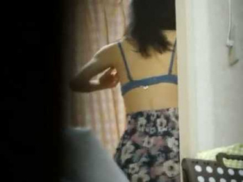民家盗撮！服を脱ぐ後ろ姿が美しい娘が振り返ると色白美乳に伸ばしすぎの剛毛マン毛の画像