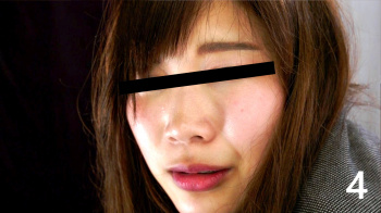 汗の滲む本気のおしっこ我慢!?滴る汗がセクシーな女性3選の画像
