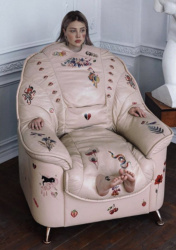 座ってみたい「人間椅子」の画像