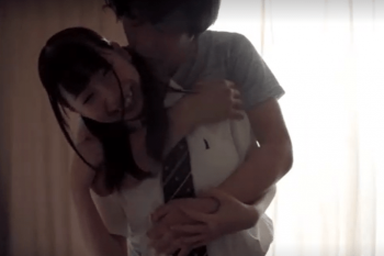 スマート男子と制服女子の画像