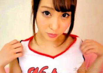 チアコス！変態中年オヤジを狂わせるロリ系美少女が濃厚なベロキスに乳首舐めで･･･の画像