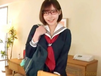 小悪魔誘惑､逆寝取り！清楚でセーラー服にメガネが可愛い彼女の妹が濃厚フェラから生ハメで･･･の画像