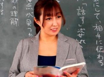 声が出せない､激濡れ授業！五十路熟女の人妻女教師がパンストの巨尻を教え子に手マンでいたずらされ･･･の画像