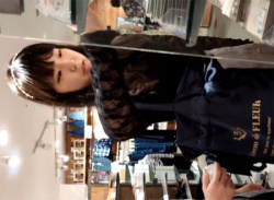 買い物中の可愛い私服JK少女をパンチラ盗撮☆チェックのパンティ隠し撮りの画像