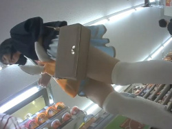 【盗撮動画】毎年のように痴漢で賑わうハロウィンだが正統派の俺はパンチラ隠し撮りして公開するｗｗｗの画像