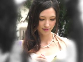 【HD盗撮動画】結婚式で新婦が美女だと友人も美女だらけで極上のパンチラ胸チラ撮り放題な件ｗｗｗの画像