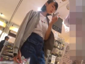 【盗撮動画】爽やか清純ピュアな私服JC美少女のパイスラからのパンチラでオカズ映像を作成したｗｗｗの画像
