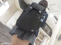 【HD盗撮動画】バレないように尾行するのも快感!!!制服女子校生をストーカーしながらパンチラ隠し撮り！！の画像