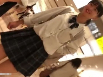 【盗撮動画】清純ピュアな制服美少女の放課後に迷惑密着！尾行しながらパンチラ隠し撮り放題な件ｗｗｗの画像