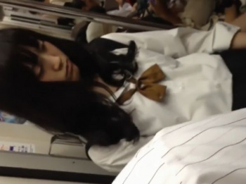 【HD盗撮動画】超絶美少女で斜に構えたオタク系の女子校生を捲りパンチラとか危険！！の画像