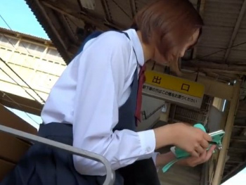 【HD盗撮動画】めっちゃ可愛いショートヘア美少女の女子校生の笑顔とパンチラに癒される！の画像
