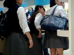【HD盗撮動画】もしかしてJC中◯生かもしれない清純美少女のパンチラ隠し撮り公開！の画像