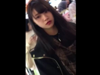 【盗撮動画】クール系美少女っぷりが素晴らしい素人ギャルのパンチラ逆さ撮り公開！！の画像