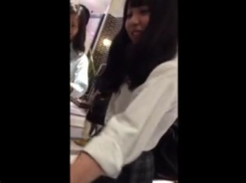 【盗撮動画】超キュートな美少女JKのあどけなさ残すパンチラ映像がネット上に拡散！！の画像