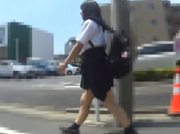 【盗撮動画】パンチラ撮影では欲求を堪えきれず尾行して痴漢！愛液ダダ洩れ女子校生！の画像