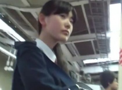 【盗撮動画】危険物につき即削除！アドケナイ清純処女のJC中○生からパンチラを隠し撮り！の画像