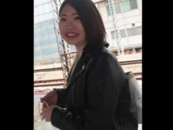 【盗撮動画】驚愕の危険行為!!!ショートヘア美人に声掛け尾行からの捲りパンチラ！！の画像