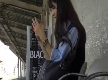 【盗撮動画】もちもちプルルン！JC中○生の清純ロリ美少女に禁断の捲りパンチラ！！の画像