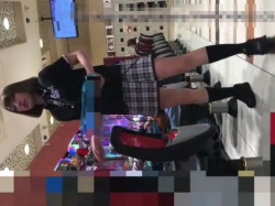 【盗撮動画】永久保存版！パチンコ屋で美人店員のパンチラを無断で隠し撮り公開！！の画像