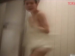 【盗撮動画】即削除！覗きバレで絶叫の瞬間!!!他人宅浴室窓から娘さんの裸体を隠し撮り！！の画像