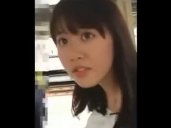 【盗撮動画】鬼畜な声掛け尾行パンチラ！マジで可愛い動く清楚美人お嬢さんを堪能!!!の画像