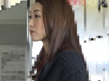 【HD盗撮動画】痴漢魔の執拗な愛撫に体が反応！敏感すぎたＴバック美女の肢体！！の画像