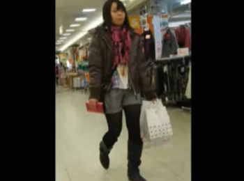 【盗撮動画】観覧注意！女子トイレ隠し撮り！商業施設に張り込んで顔撮りから潜入！！の画像