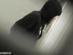 【HD盗撮動画】和式女子トイレ隠し撮り！素人ギャルを危険でアングル収録中！！の画像