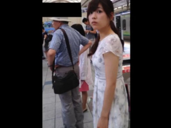 【HD盗撮動画】声掛け尾行！危険行為のスカート捲り！優しい清楚美人の色白お嬢様！！の画像