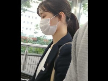 【HD盗撮動画】リクスーOLの美人ちゃんを無差別に尾行して捲りパンチラ！！の画像
