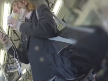 【盗撮動画】なんだよ！イイやつじゃん!!!色白スレンダー美少女なJKのパンチラ隠し撮り！！の画像
