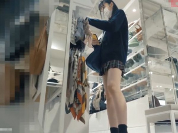 【HD盗撮動画】お肌スベスベ！現役JK美少女の新鮮な下半身から隠し撮りしたパンチラ映像！！の画像