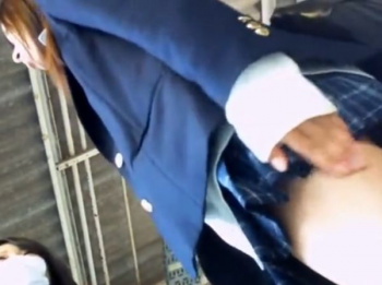【HD盗撮動画】現役JKたちの肌ツヤの整った美脚とパンチラを高画質カメラで乱獲してるｗｗｗの画像