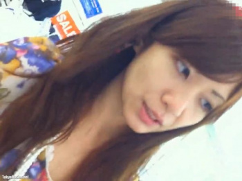 【盗撮動画】ショップ店員隠し撮り!!!大人女子な美人さんの極上下半身からパンチラ攻略wwwの画像