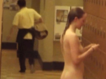 【盗撮動画】事実発覚！旅館隠し撮り！男性従業員や全裸外人女性まで脱衣所に映り込んでる！！の画像