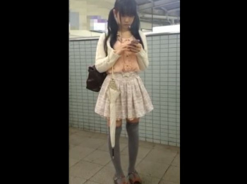 【盗撮動画】入手困難！ロリすぎツインテール美少女を尾行して捲りパンチラ隠し撮り！危険人物キューブ氏！の画像
