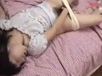 【盗撮動画】箱入り娘のお嬢さんの部屋に仕掛けられた隠しカメラに映り込んだ濃密オナニーの記録！！の画像